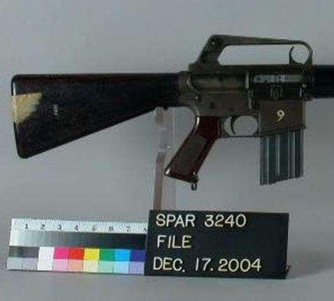 Het semiautomatische aanvalswapen AR-15 © Wikipedia