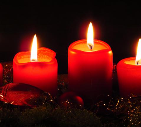Adventskaarsen © Wiki Commons