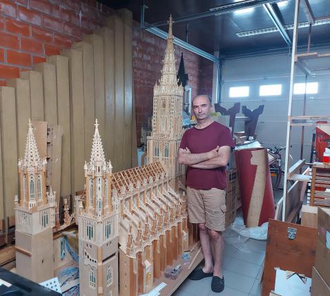 Miniatuur van de Dom van Ulm in Duitsland, met een kerktoren van ongeveer 161 meter hoog en maar liefst 750 treden. © Philippe Vercoutere
