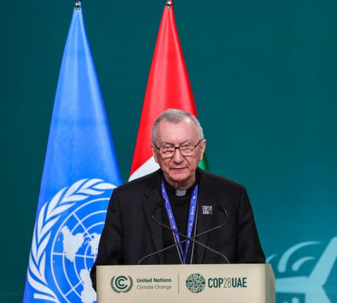 Kardinaal Parolin, nummer twee van het Vaticaan, reisde naar Dubai om de toespraak voor te lezen. © AFP