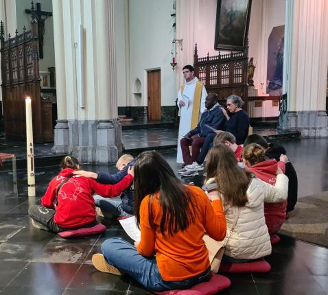 Blikvanger sfeerfoto vorige viering 2025-04-26 18.12.14 © Kerk-in-Roeselare