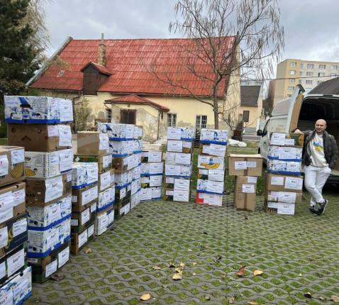 Caritas Slovakije is al volop bezig met het verzamelen van kerspakketten voor Oekraïense kinderen © Caritas Slovakije