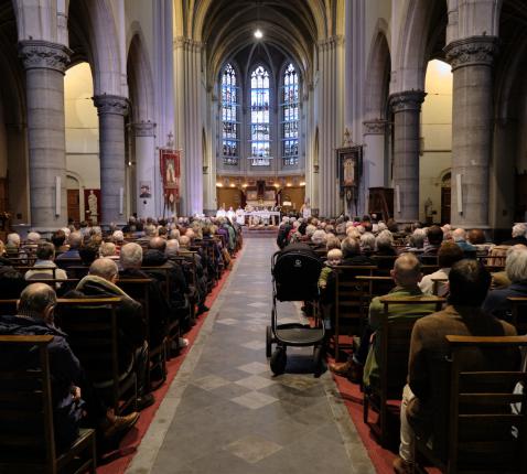 Een volle kerk © Bob Goris