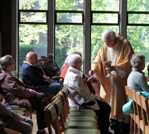 Leden van Samana Leuven-Centrum zij aan zij verbonden in geloof © Pastorale zone Leuven aan de Dijle
