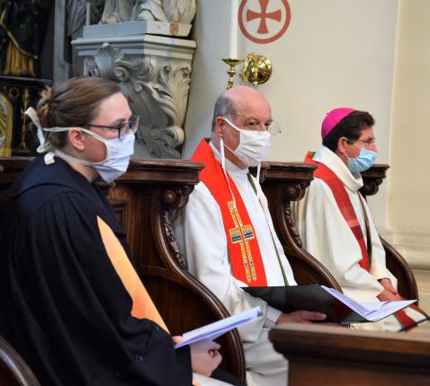 Ds. Jannica de Prenter, ds. Jelle Brouwer en Mgr. Lode Aerts gaan samen voor © Patrick Desmarets