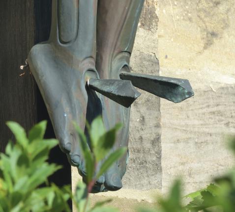 Niet de nagels hebben Jezus vastgehouden aan het kruis, maar wel zijn grote liefde voor ons © Michael Tillmann