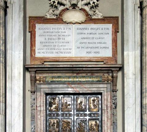 Heilige deur van de Sint-Pietersbasiliek in Rome © CC Dnalor 01 via Wikimedia Commons