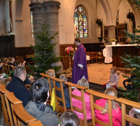 Vieren met jong en oud samen, zoals in deze instapviering bij de advent. © Geert Defauw
