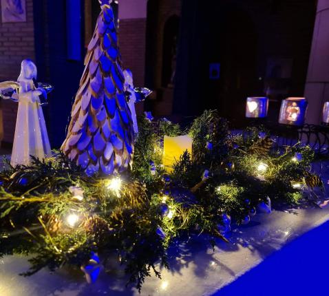 Kerstdecoratie Sint-Luciakerk Begijnendijk 