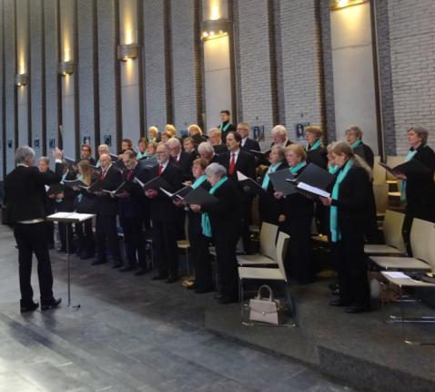Het Koninklijk Familiakoor Elsdonk uit Edegem gaf extra luister aan de concertmis van Maria-Lichtmis op, 2 februari 2025 © Marjo Perry
