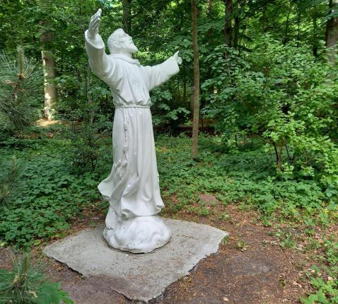 Beeld van Franciscus in het Mariapark in Meersel-Dreef 