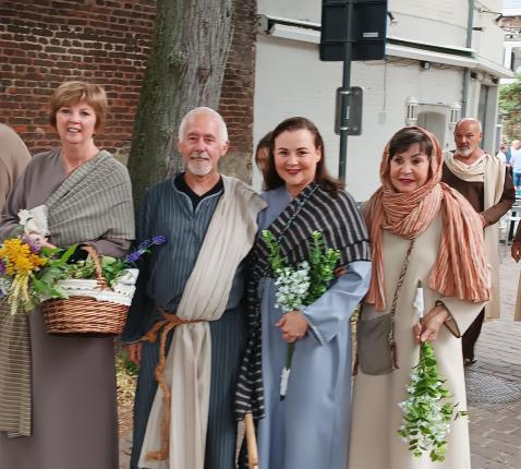 Kroningsfeesten 2 juli 2023: enkele processiegangers © Wim Corbeel