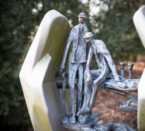 Geborgen in Gods hand © Pater Karel Kapel