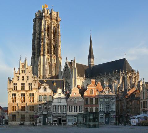 Sint-Rombouts en Grote Markt Mechelen © Wikimedia Commons