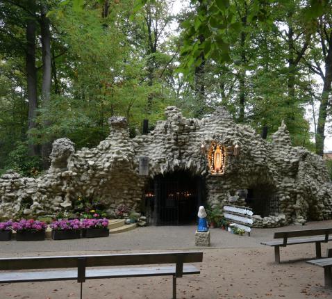 Lourdesgrot Oostakker © Bedevaarten bisdom Gent