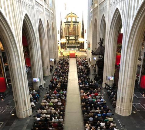 Viering in de Onze-Lieve-Vrouwekathedraal 