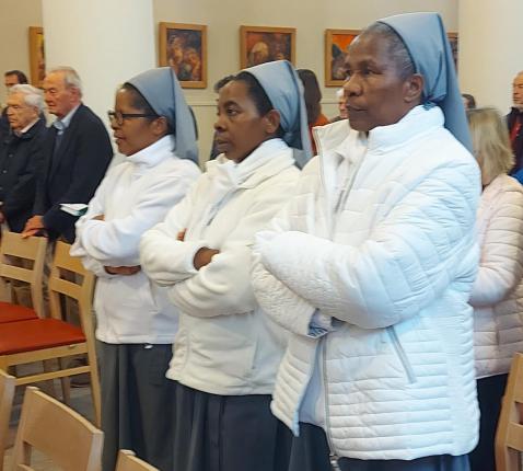 Zusters van Sint-Vincentius a Paulo van Lendelede in de viering in Sente © Leen Witdouck