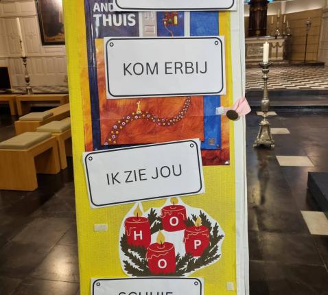 Schoolviering advent 2025 - Open je deur © Katrien Vandenbroucke