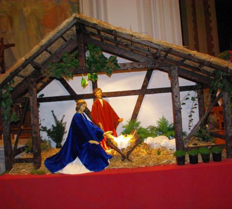 De kerststal in de kerk © JvR
