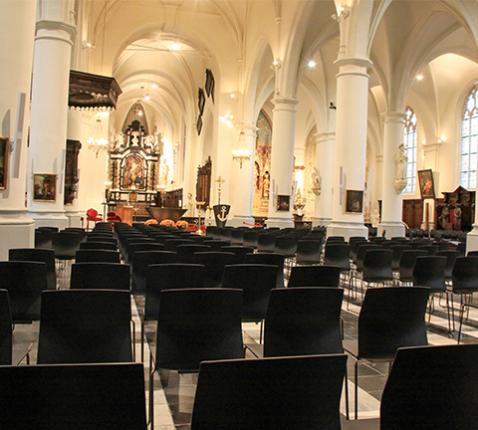 Nieuwe Kerkstoelen © Parochie De Goede Herder in BKZ