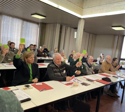 De forumleden mochten reageren op stellingen over geloof en politiek. © Christof Bouweraerts