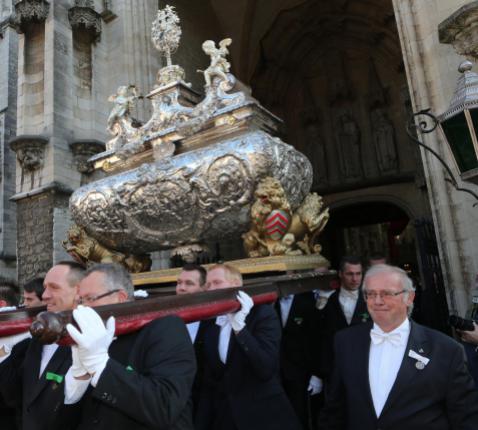 Sint-Gummaruskas vertrekt uit de Sint-Gummaruskerk voor de Sint-Gummarusprocessie © Mon Rotthiers