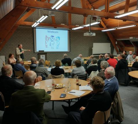 Ontmoetingsavond 'Wie omarmt de omarmers?' © Mattias Lelie