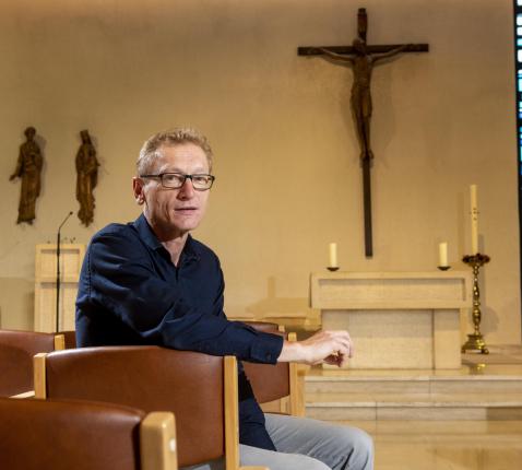 Johan Soenens is al tien jaar verantwoordelijk voor de zusters van Vincentius in Kortemark.  © Florian Van Eenoo