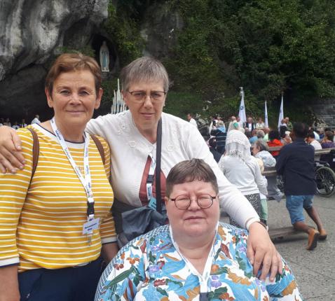 Aan de grot in Lourdes 