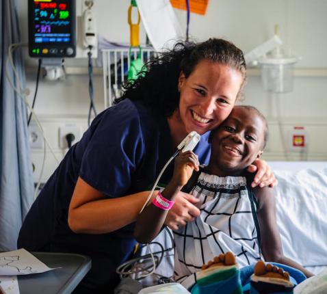 Melanie Leeman, een van de vrijwillige verpleegkundigen aan boord van de Global Mercy  © Mercy Ships