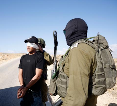 Palestina - arrestatie van herder in de Westelijke jordaanoever © Omri Eran-Vardi -Activestills
