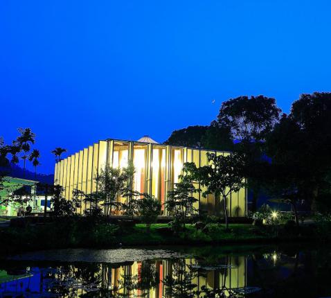 Paper Dome © Tommy Hsu, CC BY 3.0 <https://creativecommons.org/licenses/by/3.0>, via Wikimedia Commons