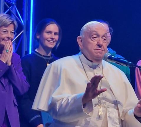 Paus Franciscus bracht een verrassingsbezoek aan het Hope Happening festival © otheo