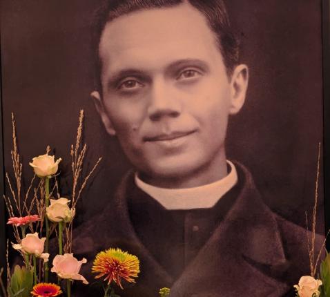 priester Edward Poppe © Gracy Peelman