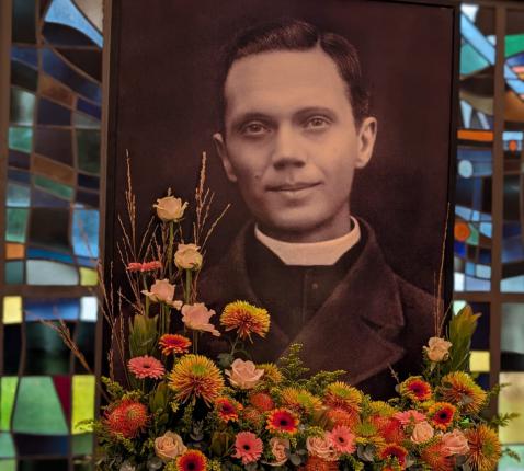 priester Edward Poppe © Gracy Peelman