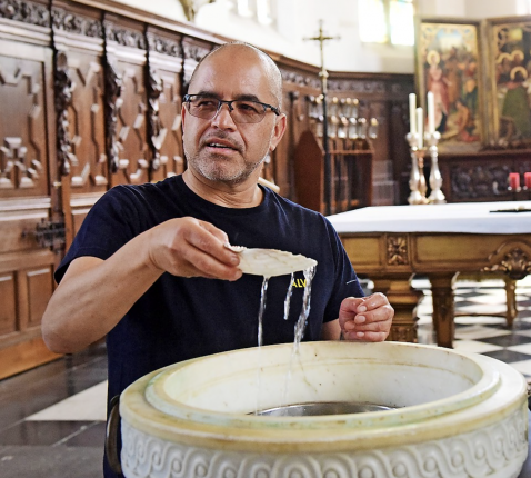 Alvi Vazquez: ‘Liturgie en sacramenten zijn belangrijk, maar er is meer dan dat.’  © Mia Uydens