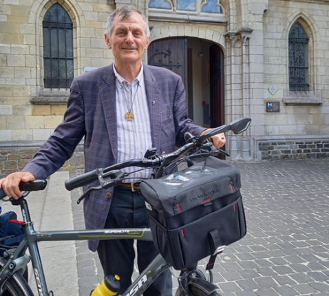 pastoor Tony op bedevaart © HBVL