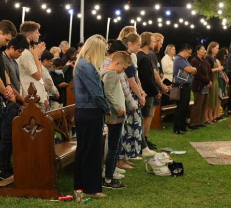 Eeuwenoude aanbiddingsliederen in een modern jasje, ook zo kun je tot gebed komen. © Encounter Catholic Music