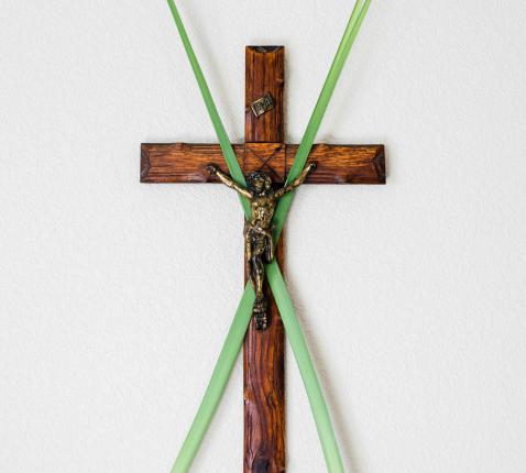 Palmtakje bij het kruis © cc Grant Whitty