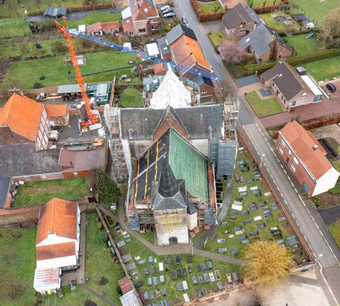 Luchtfoto kerk in de steigers © Tim Fisher i.o. van Origin Architecten