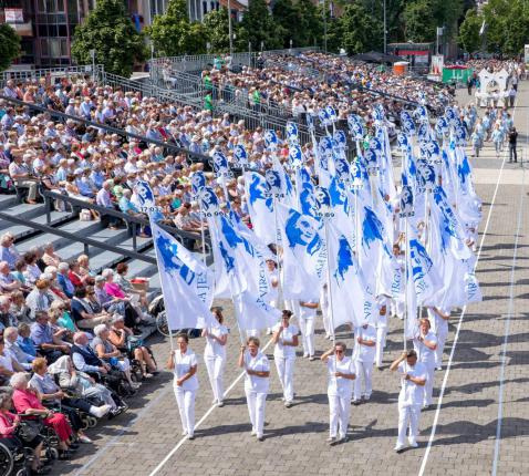 Zoals vanouds staan de tribunes opgesteld op het Kolonel Dusartplein. © Virga Jessecomité Hasselt