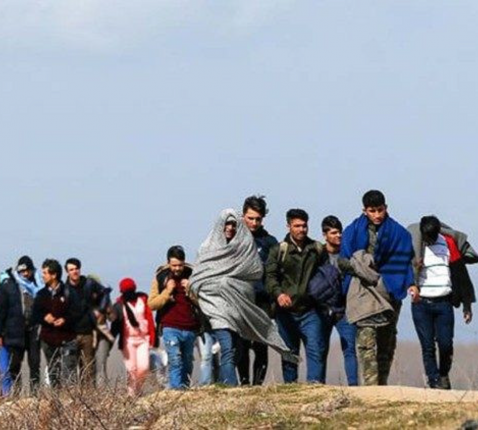 MIgranten op weg © Vatcan Media