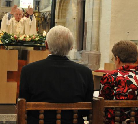 Zegeningsgebed tijdens een gouden huwelijksjubileum © Hilde Pex