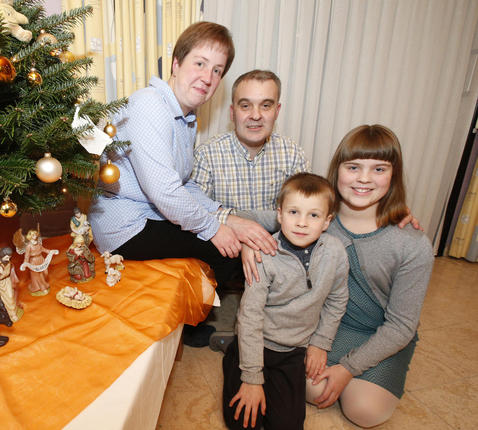 Katleen Van Lancker, Kristiaan Fouquaert en hun kinderen, Sara en Lukas. © Kristof Ghyselinck