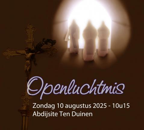 Openluchtviering op de Abdijsite Ten Duinen © Lambert J. Derenette
