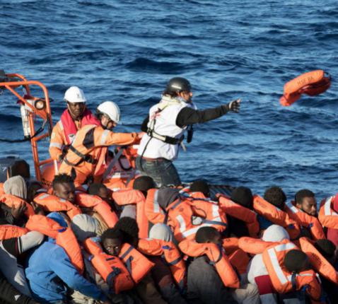 Vluchtelingen op zee © Artsen Zonder Grenzen