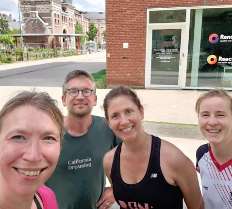 Elina, Saskia, Bart en Nathalie zien de Ten Miles helemaal zitten © Nathalie Milio
