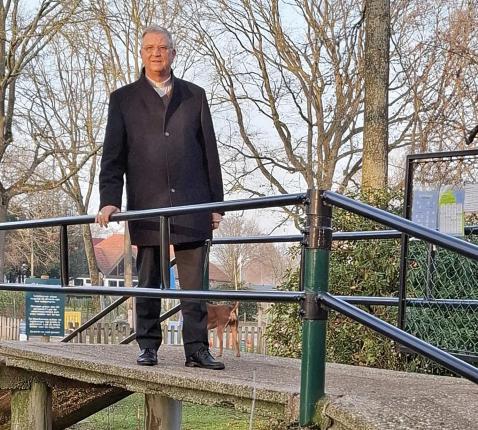 bisschop op brug © Karen Vandaele