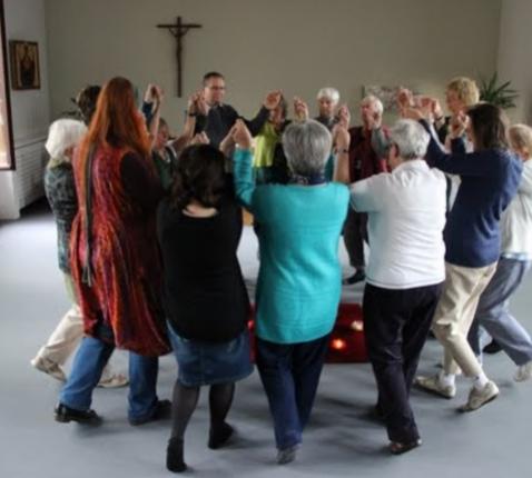 Spirituele dans in de kloosterkapel. © Jozefien Van Nuffel