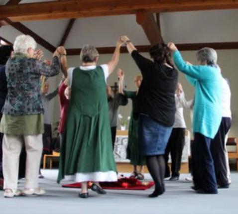 Spirituele dans in de kloosterkapel. © Jozefien Van Nuffel